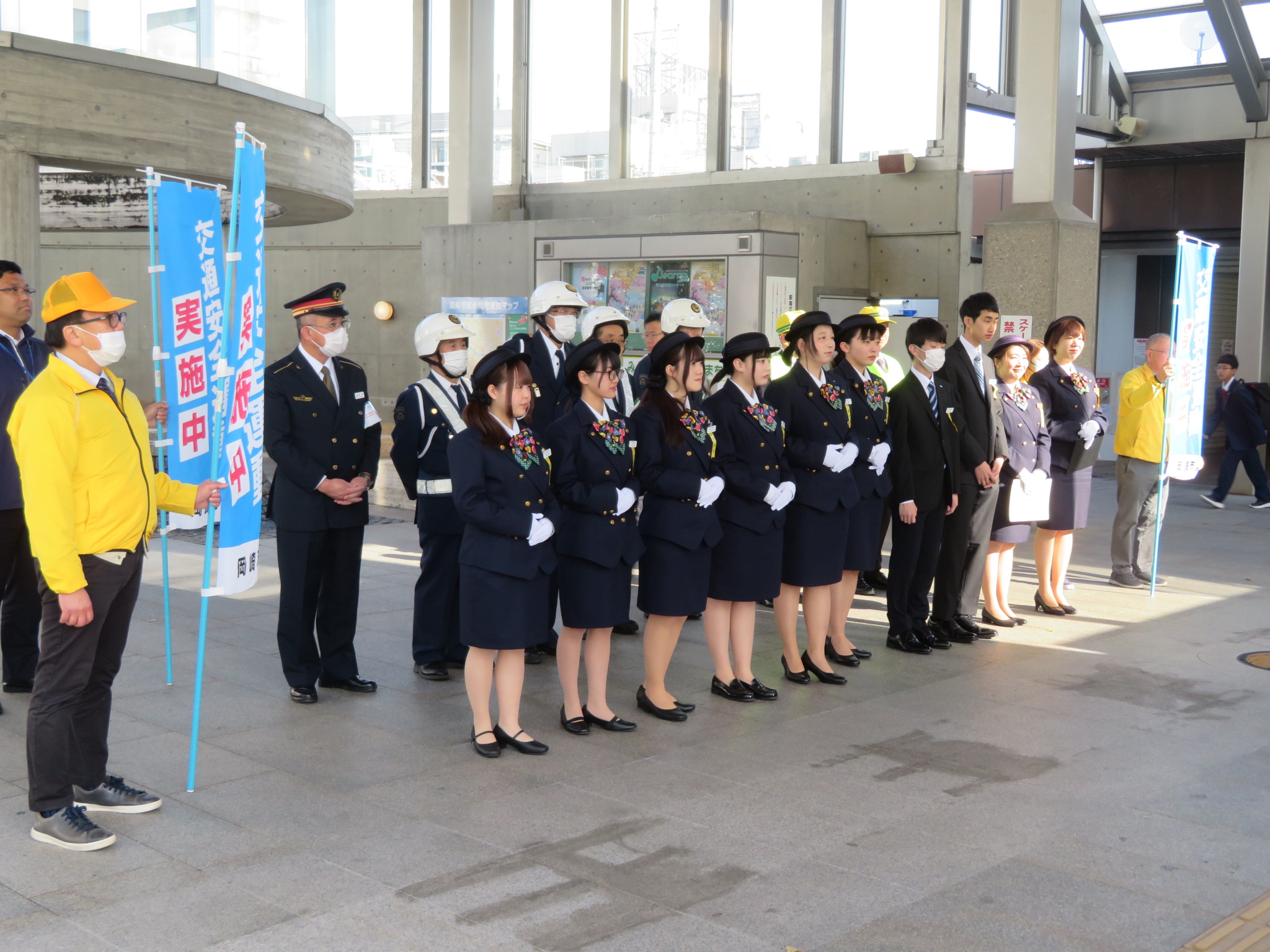 春の全国交通安全運動 名鉄東岡崎駅前