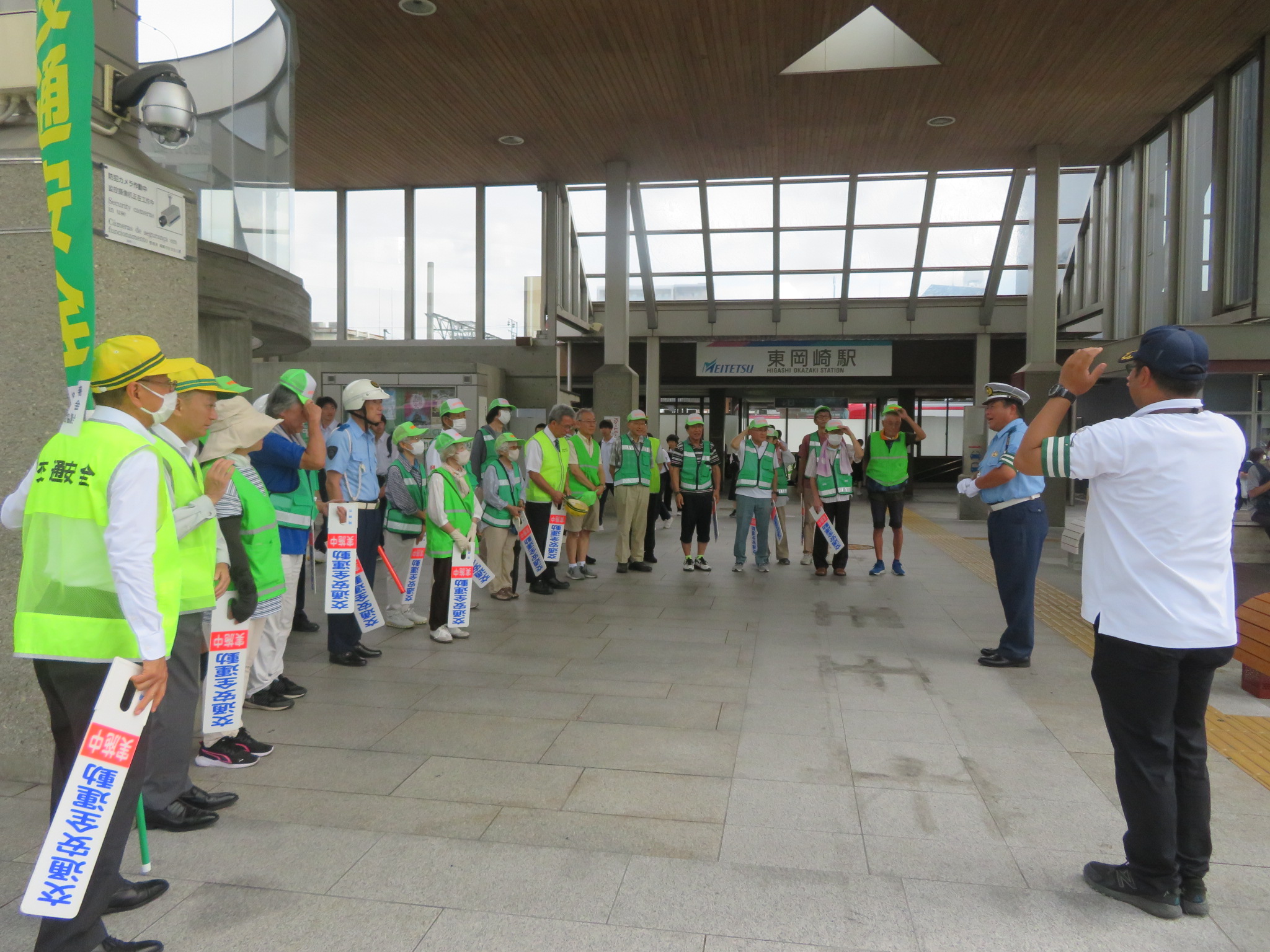 夏の交通安全県民運動（名鉄東岡崎駅における立哨及び啓発活動）