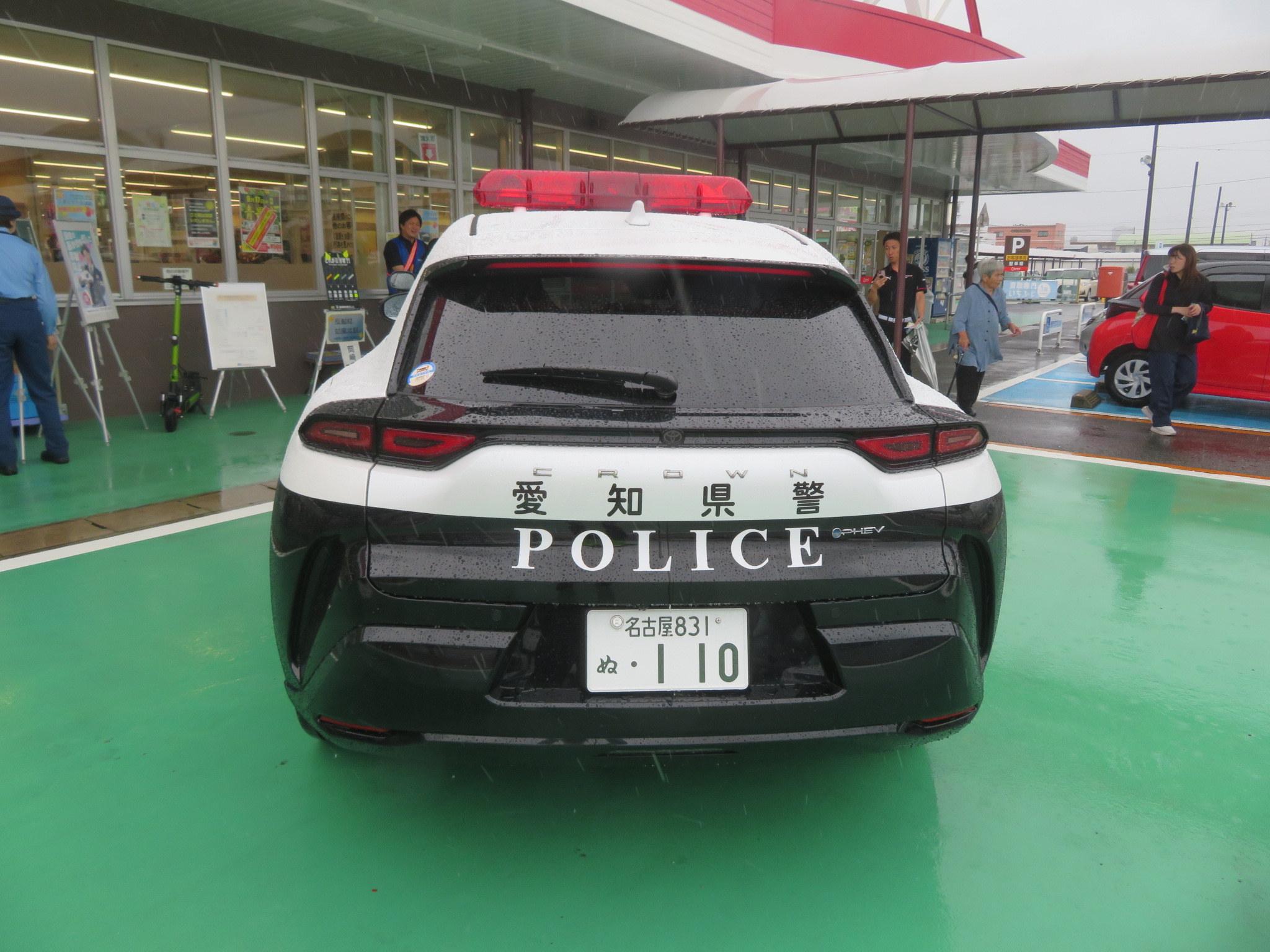 夏の交通安全県民運動（ピアゴ上和田店『レアパトカー』と交通安全を啓発）