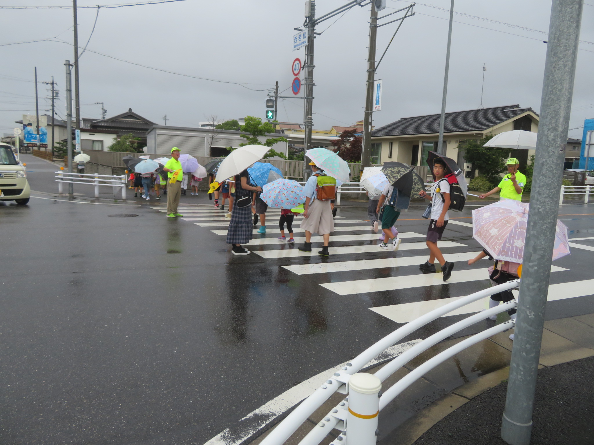 夏の交通安全県民運動（岡崎学区 登校児童の交通安全見守り活動）
