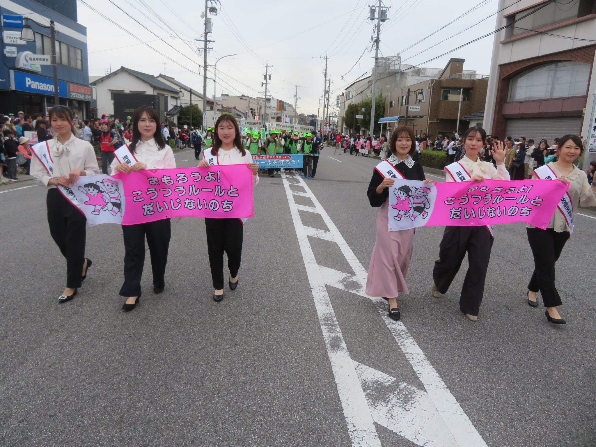 家康公行列に「岡崎・幸田交通安全大使」・「交通安全少年団」・「岡崎幸田交通安全指導員連絡会議」が参加しました